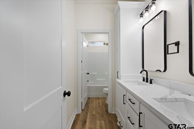 19395 Ridge Point Cir, Lindale, TX 75771