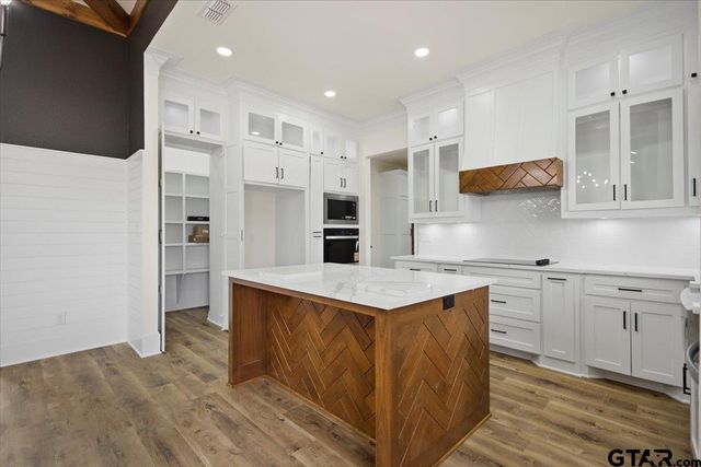 19395 Ridge Point Cir, Lindale, TX 75771