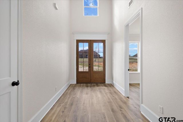 19395 Ridge Point Cir, Lindale, TX 75771