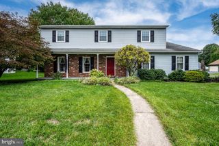 820 APPLE DR, Wyomissing, PA 19610