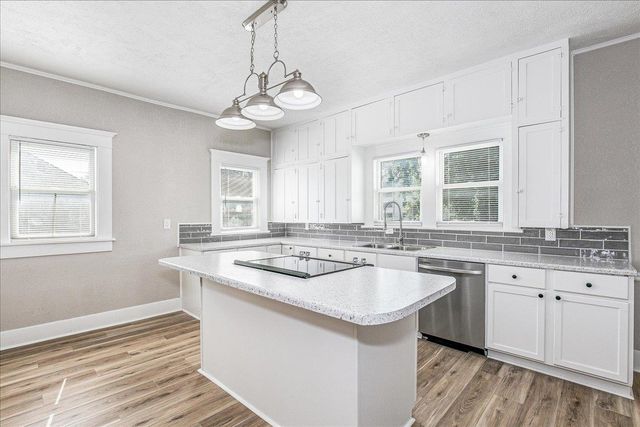 318 Locust St, Halstead, KS 67056