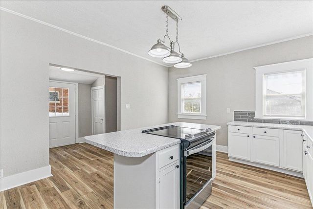 318 Locust St, Halstead, KS 67056