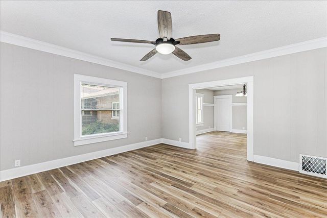 318 Locust St, Halstead, KS 67056