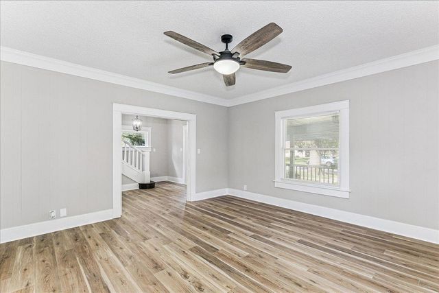 318 Locust St, Halstead, KS 67056