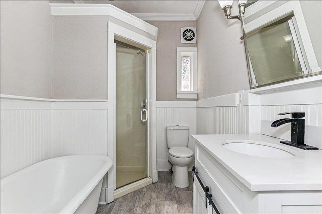 318 Locust St, Halstead, KS 67056