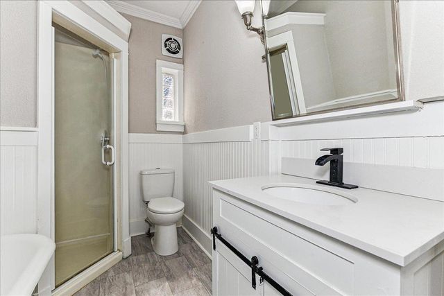 318 Locust St, Halstead, KS 67056