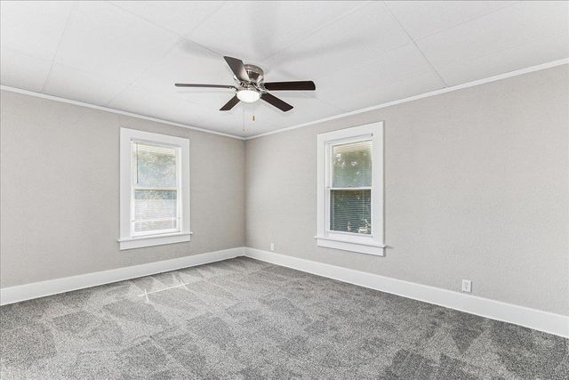 318 Locust St, Halstead, KS 67056