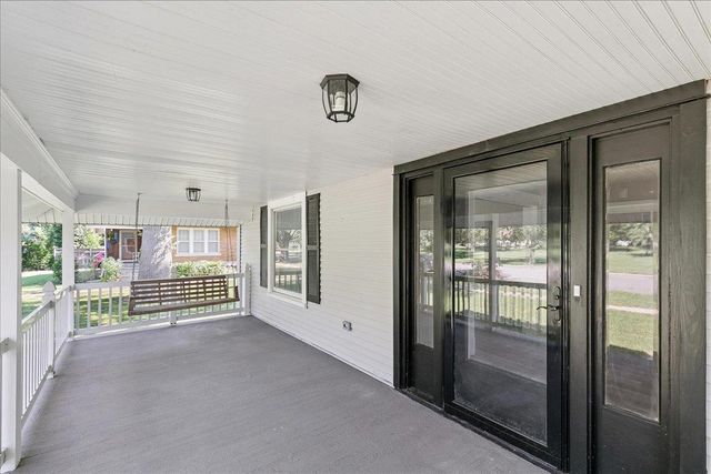 318 Locust St, Halstead, KS 67056