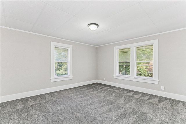 318 Locust St, Halstead, KS 67056