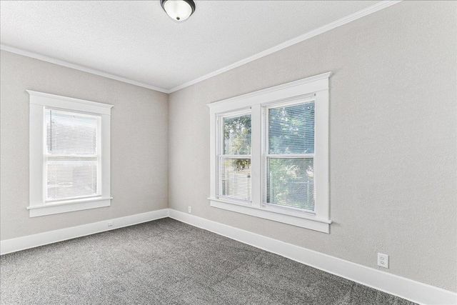 318 Locust St, Halstead, KS 67056