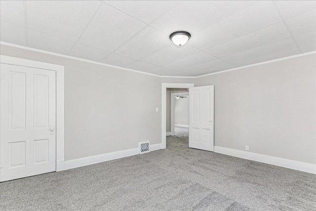 318 Locust St, Halstead, KS 67056