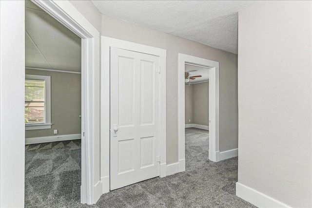 318 Locust St, Halstead, KS 67056