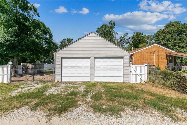 318 Locust St, Halstead, KS 67056