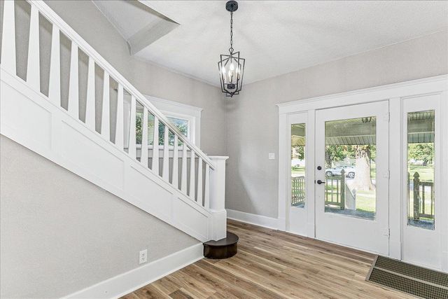 318 Locust St, Halstead, KS 67056