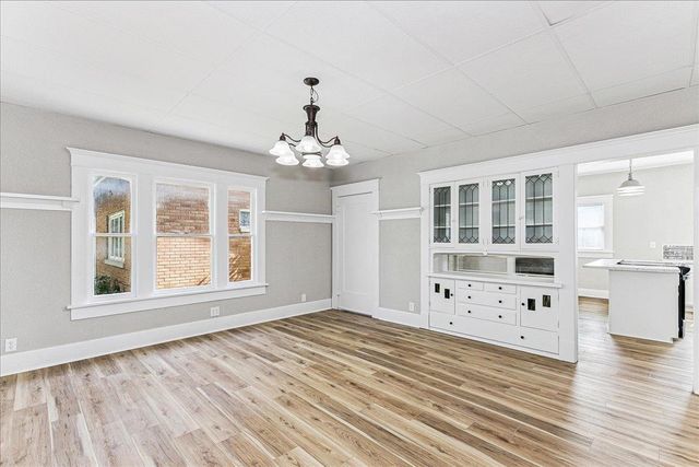 318 Locust St, Halstead, KS 67056