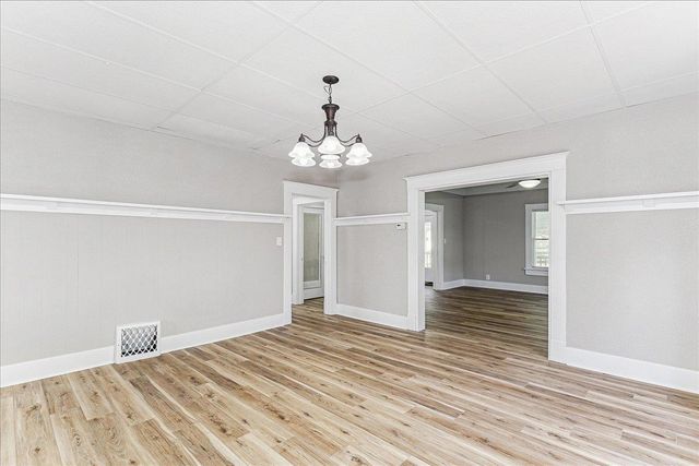 318 Locust St, Halstead, KS 67056