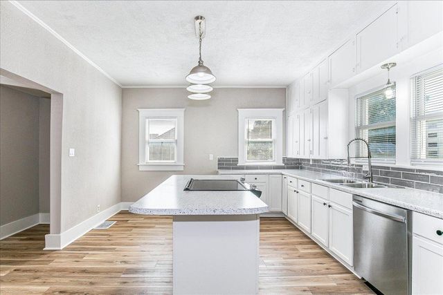 318 Locust St, Halstead, KS 67056