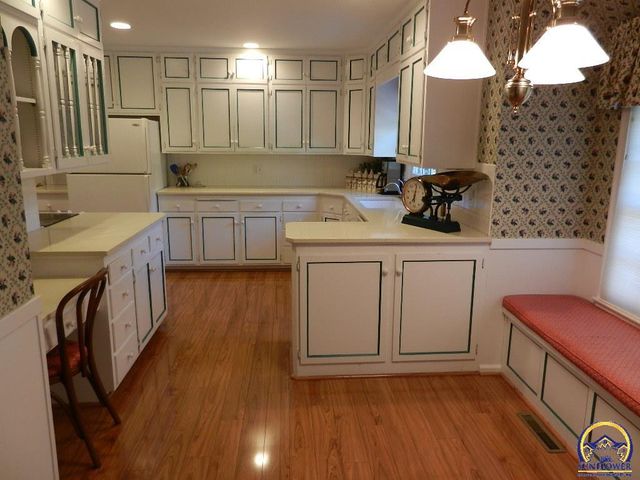 2761 SW Plass AVE, Topeka, KS 66611