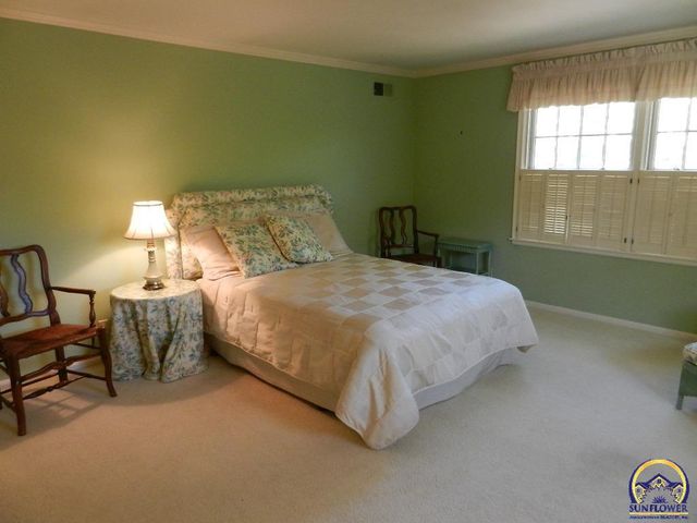 2761 SW Plass AVE, Topeka, KS 66611