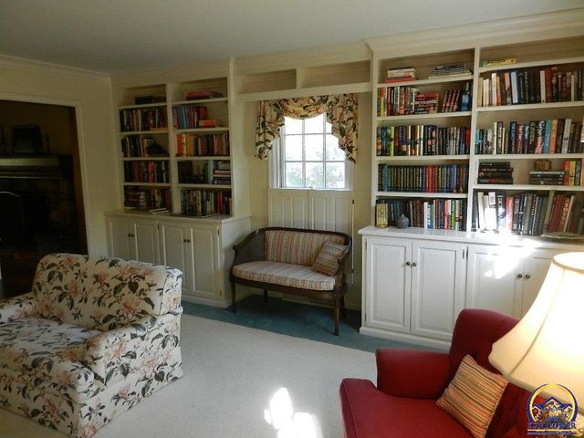 2761 SW Plass AVE, Topeka, KS 66611