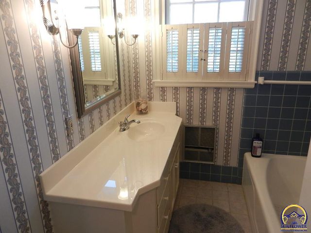 2761 SW Plass AVE, Topeka, KS 66611