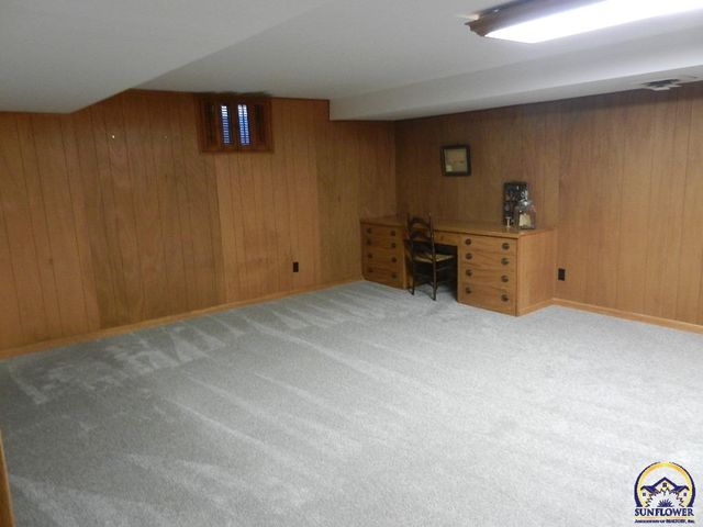 2761 SW Plass AVE, Topeka, KS 66611