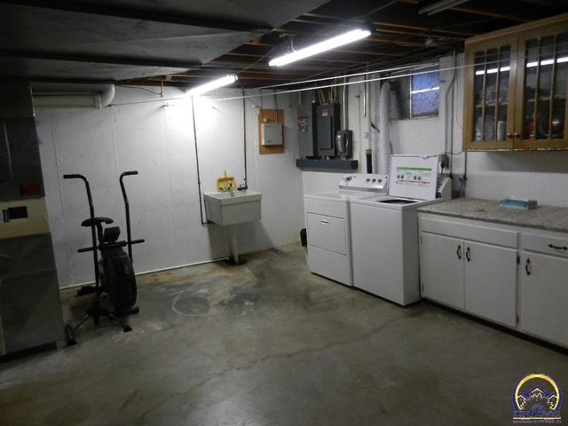 2761 SW Plass AVE, Topeka, KS 66611