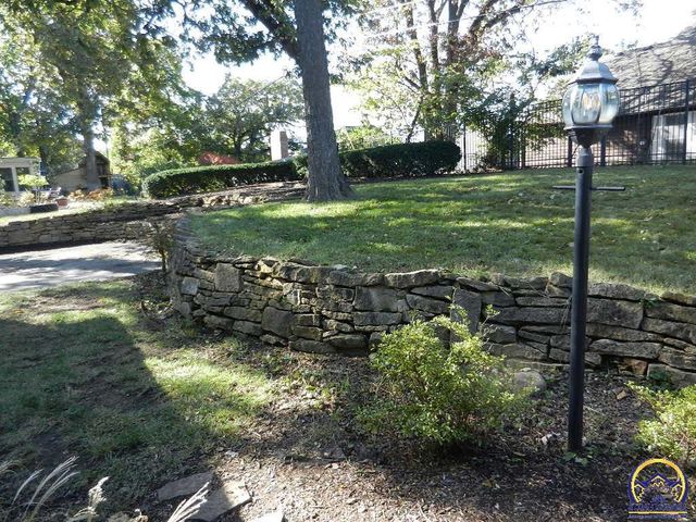 2761 SW Plass AVE, Topeka, KS 66611