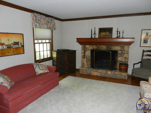 2761 SW Plass AVE, Topeka, KS 66611