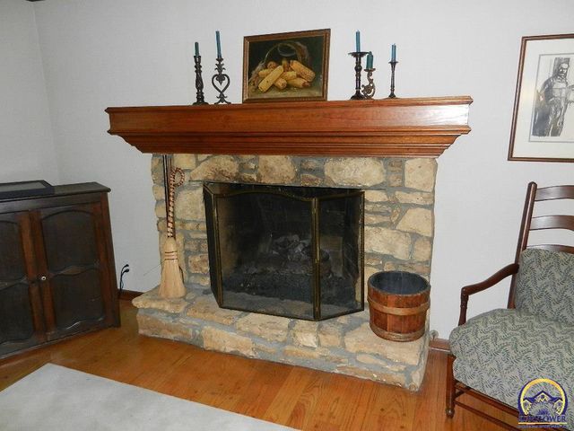 2761 SW Plass AVE, Topeka, KS 66611