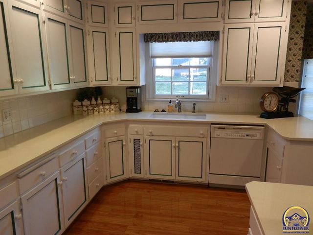 2761 SW Plass AVE, Topeka, KS 66611