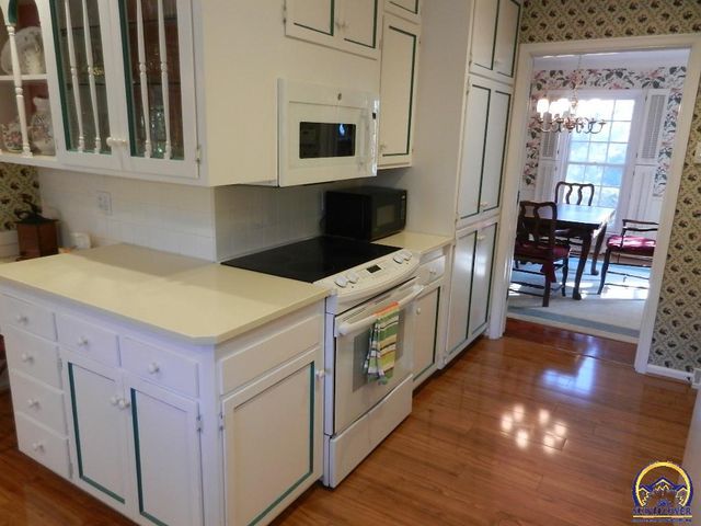 2761 SW Plass AVE, Topeka, KS 66611