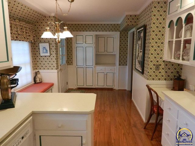 2761 SW Plass AVE, Topeka, KS 66611