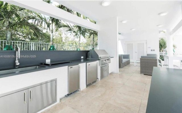 17111 Biscayne Boulevard 208, North Miami Beach, FL 33160