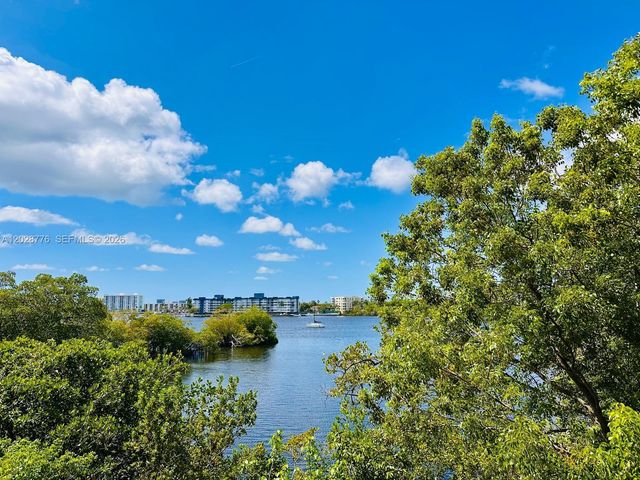 17111 Biscayne Boulevard 208, North Miami Beach, FL 33160