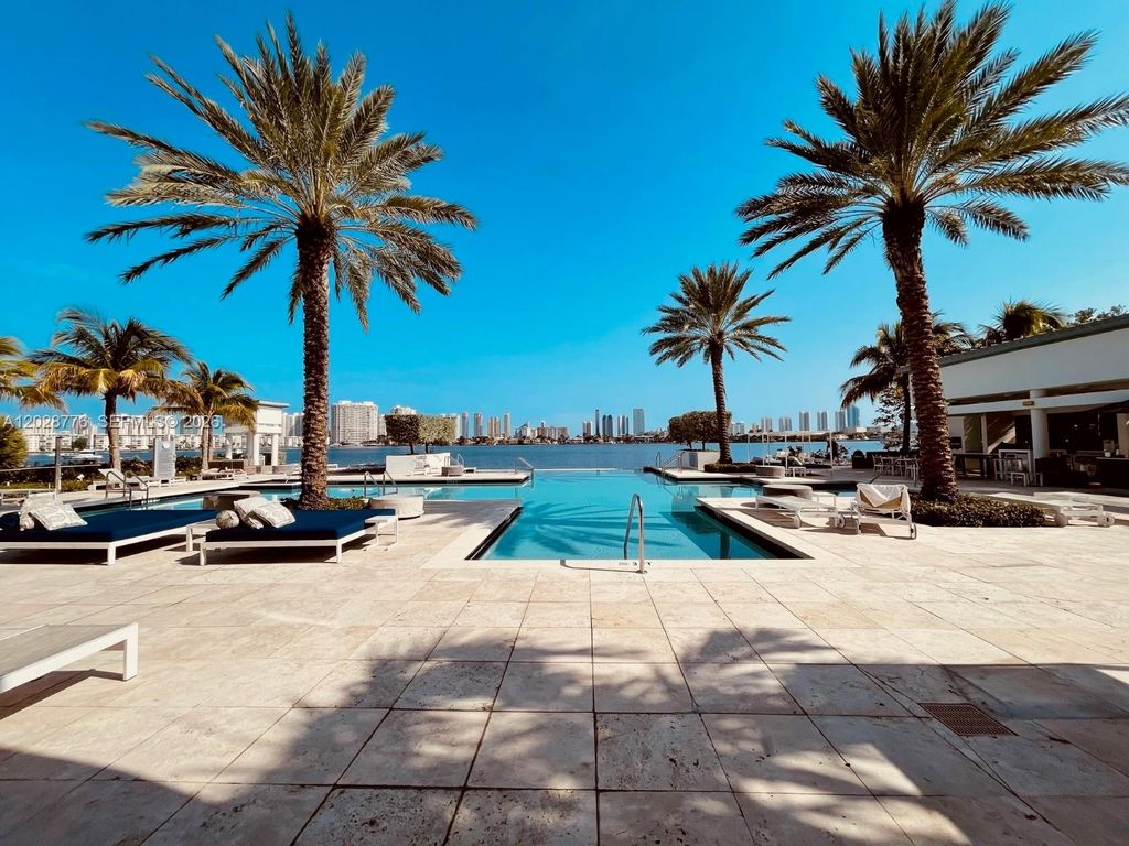 17111 Biscayne Boulevard 208, North Miami Beach, FL 33160