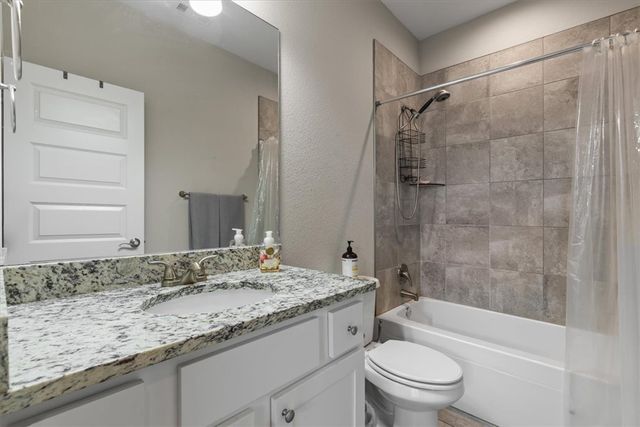2024 W Gilligan Avenue, Rogers, AR 72758