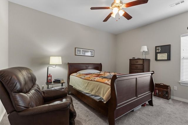 2024 W Gilligan Avenue, Rogers, AR 72758