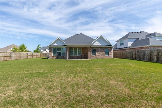 2024 W Gilligan Avenue, Rogers, AR 72758
