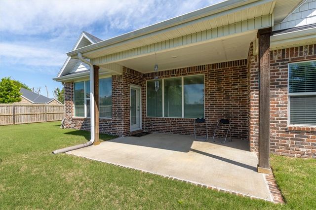 2024 W Gilligan Avenue, Rogers, AR 72758