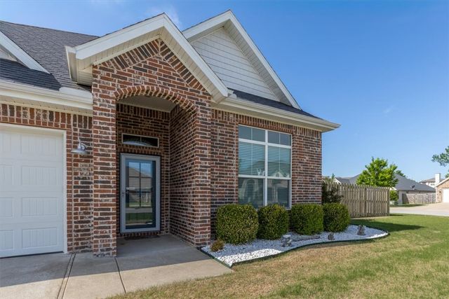 2024 W Gilligan Avenue, Rogers, AR 72758