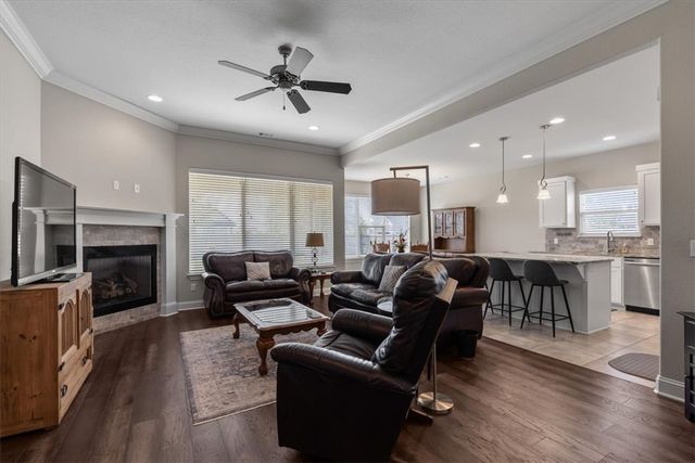 2024 W Gilligan Avenue, Rogers, AR 72758
