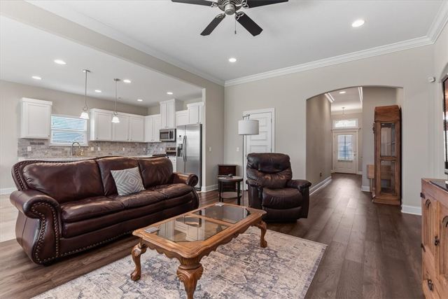 2024 W Gilligan Avenue, Rogers, AR 72758