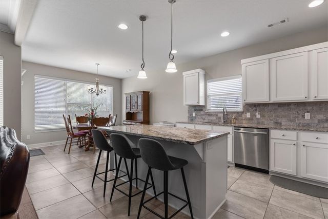 2024 W Gilligan Avenue, Rogers, AR 72758