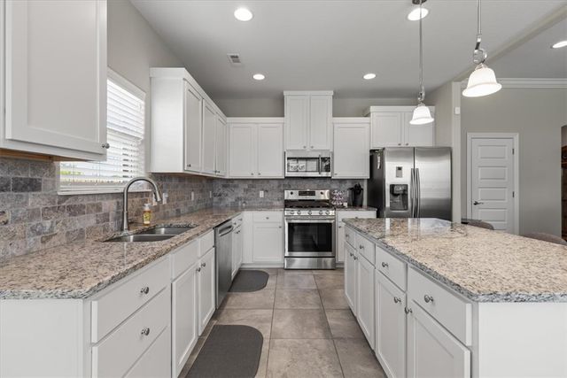 2024 W Gilligan Avenue, Rogers, AR 72758
