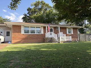 204 Park Ln, Clarksville, TN 37042