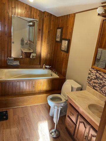 6606 Silver Lake Road, Cary, IL 60013