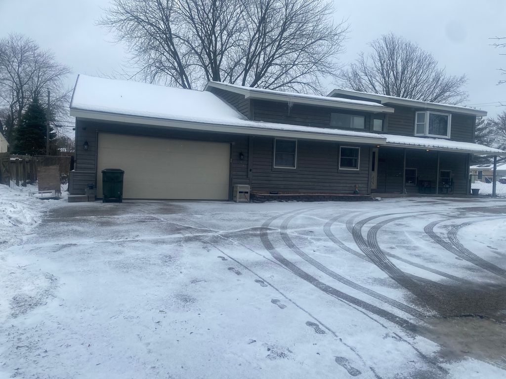 6606 Silver Lake Road, Cary, IL 60013