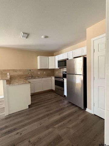 348 Caroline Bnd, Bullard, TX 75757