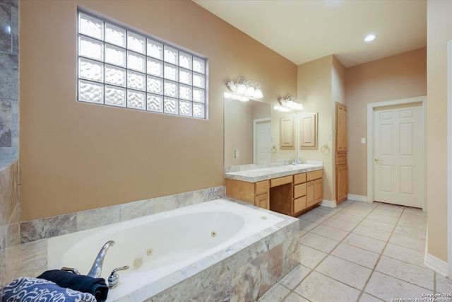 702 Bluff Breeze, San Antonio, TX 78216